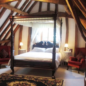 four poster bed