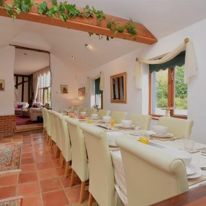 self-catering-long-table
